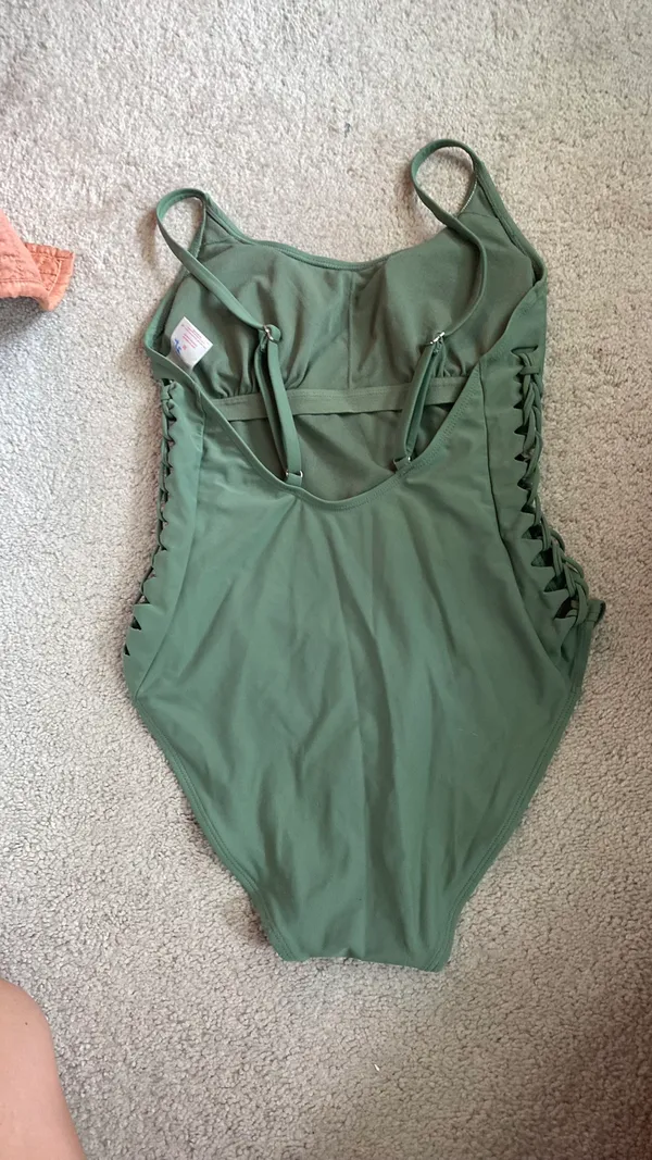 Target One Piece - Image 2