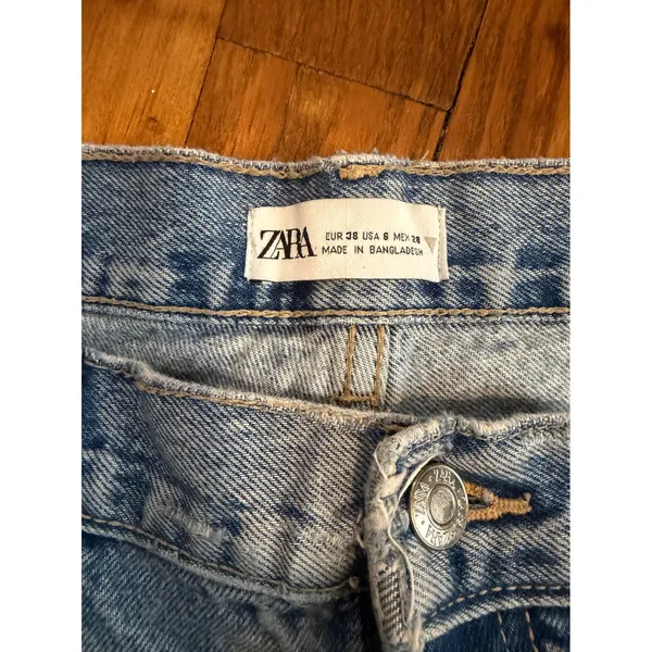 Zara Premium Denim Collection Light Wash Straight Leg Raw Hem Jeans Size 6 - Image 4