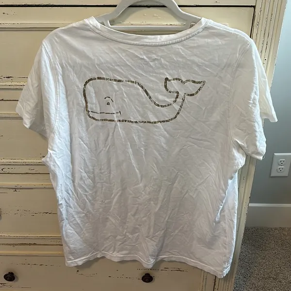 Vineyard Vines classic white/gold whale logo t-shirt Sz XL - Image 2