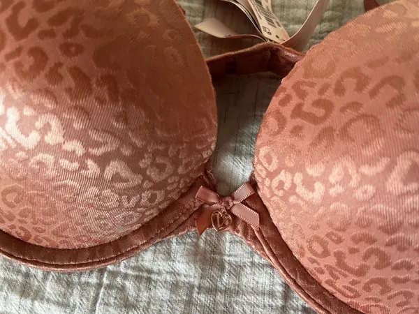 Victoria's Secret Full Coverage Push-Up Bra - Image 6