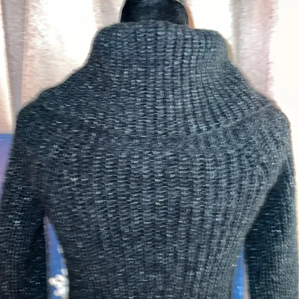 Press Size M Cowlneck Sweater - Image 9