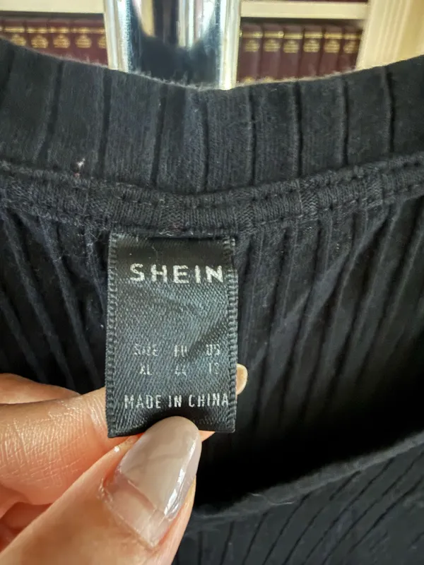 Shein Loose Fit Dress - Image 3