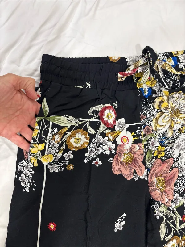 Elie Tahari Black Floral Wide Leg Pants Drawstring Adjustable Waist Size Small - Image 5