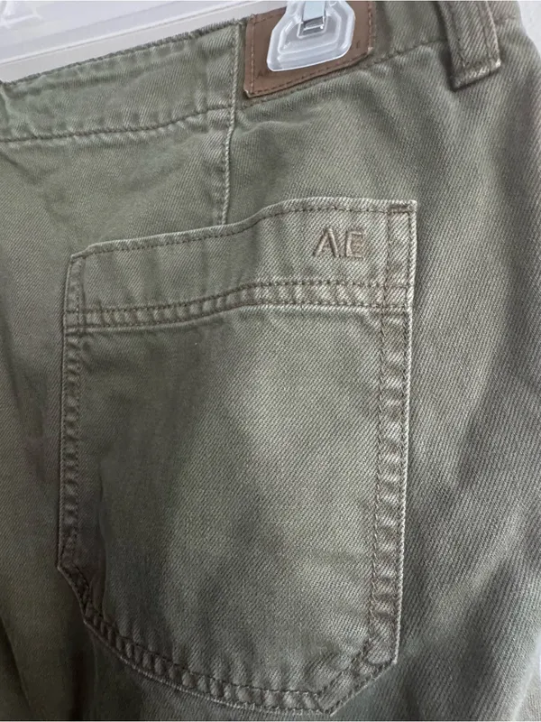 American Eagle Distressed Olive Green Women’s Pants Size 14 short - Image 3