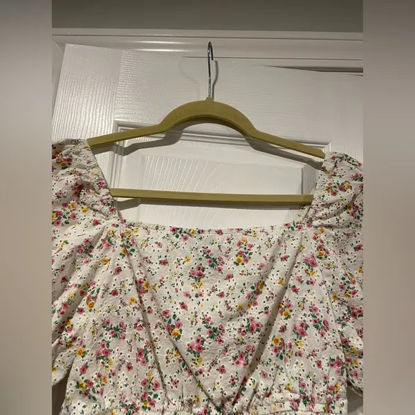 Wild Fable Eyelet Floral Puff Sleeve Crop Top Elastic Waist Square Neck Size M - Image 5