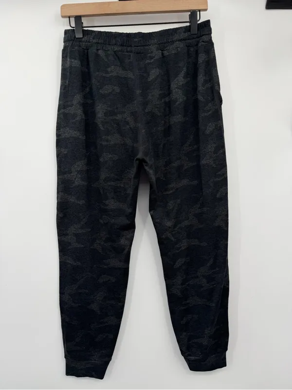 Vuori Performance Jogger Womens M Black Camo DreamKnit Athletic Pants - Image 4