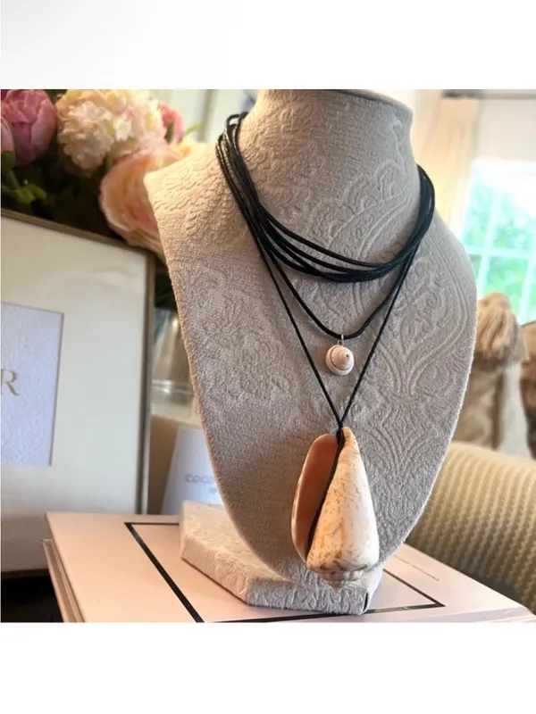 NWT FREE PEOPLE Carolina Shell Layered Necklace in Black - Image 6