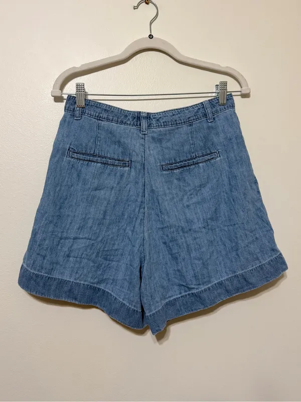GAP Chambray High Rise Pleated Short 5” Size 6 - Image 5