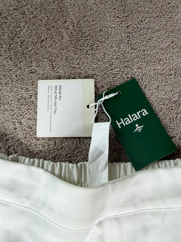 Halara White Pleated Pants – Size M - Image 3