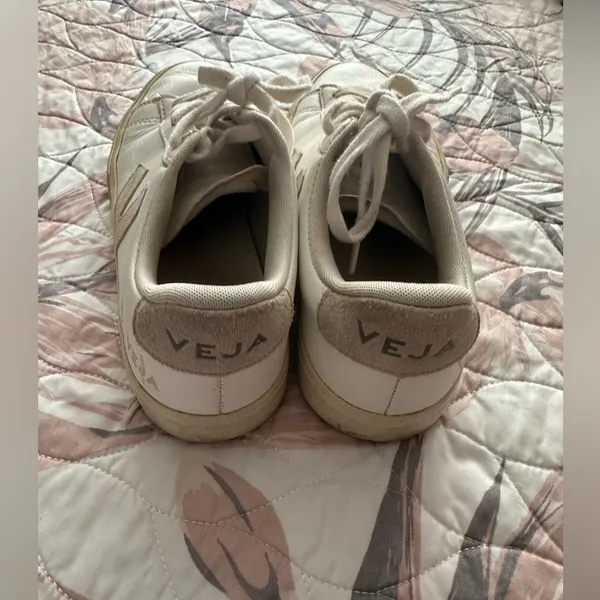 Veja Cream and Tan Low-Top Leather Sneakers - Image 3