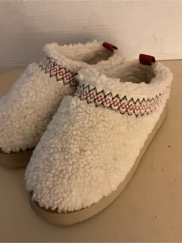 Women plush fuzzy faux fur fleece platform slipper boot mules US 6.5 - Image 4