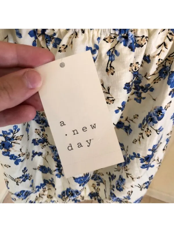 A New Day NWT Women's Cream Blue Floral Flutter Sleeve Blouse Size L - Image 3