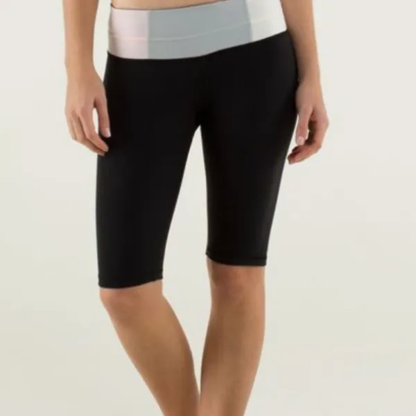 Lululemon‎ Reverse Groove Short - Size 4 Tall. - Image 2