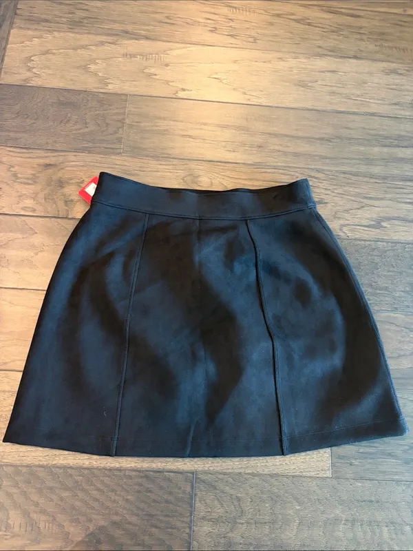 New With Tags Spanx Faux Suede Mini Skirt via it’s built in shorts Sz M - Image 8