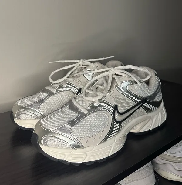 Nike V5 RNR - Image 2
