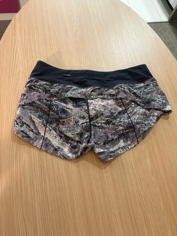 Lululemon Speed Up Short 2.5" Size 8 W7AR6R Springscape Multi / Obsidian Lined - Image 2