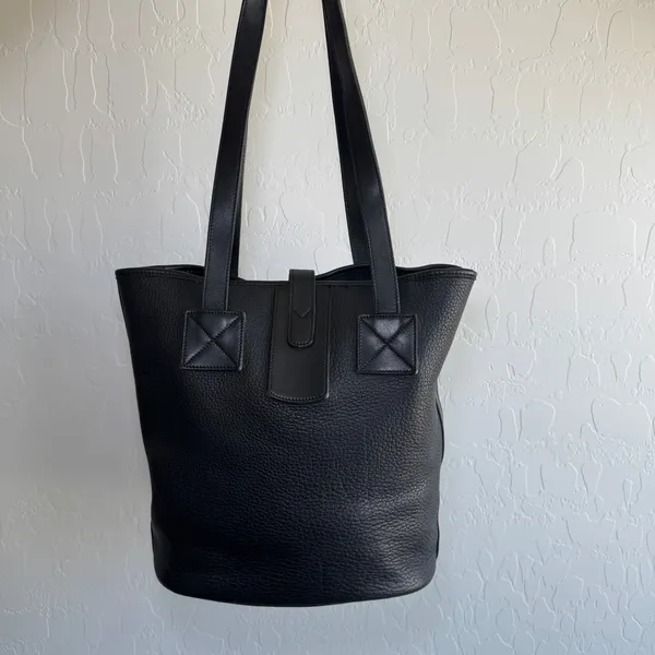 Dooney & Bourke Vintage AWL Black Bucket Tote Pebbled Leather brass Shoulder bag - Image 2