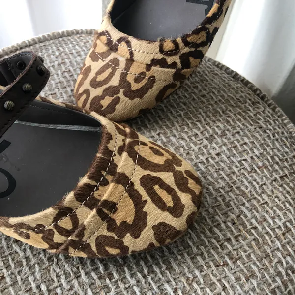 Vintage 100% GENUINE LEATHER fuzzy brown and tan leopard print Mary Jane ballet flats with gold studs ad velcro strap closure - Image 2