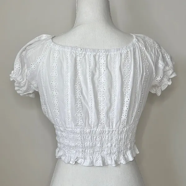 🔥 3/$30 Eyelet Lace Top White Size M - Image 3