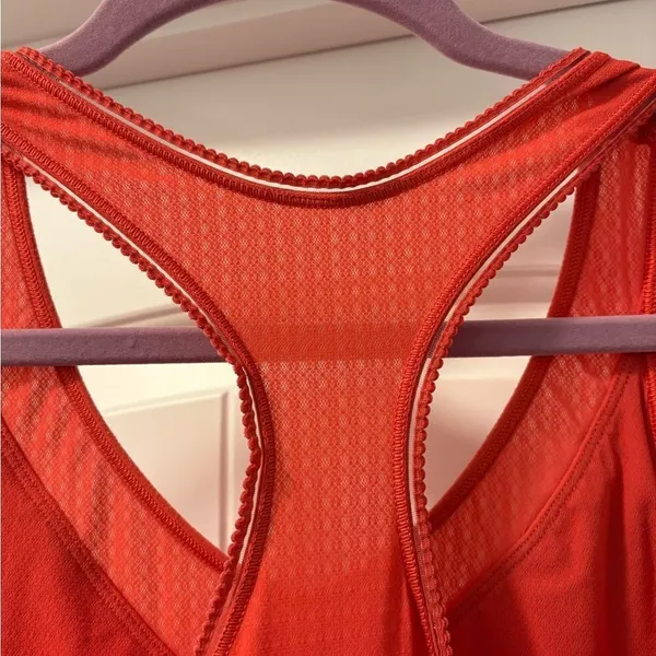 Lululemon Women's Athletic Tank Top Size Small - Image 3