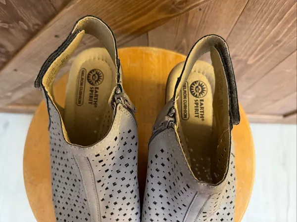 Earth Spirit Women’s Size 9.5 Gray Perforated Open Toe Comfort Sandals - Image 7