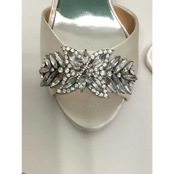 New. Womens Badgley Mischka Nikki Peep Toe Heels, White. Retails $245 - Image 12
