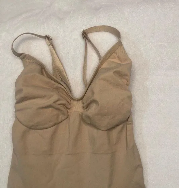 SKIMS Mid Thigh Sculpting Bodysuit S/M - Image 3
