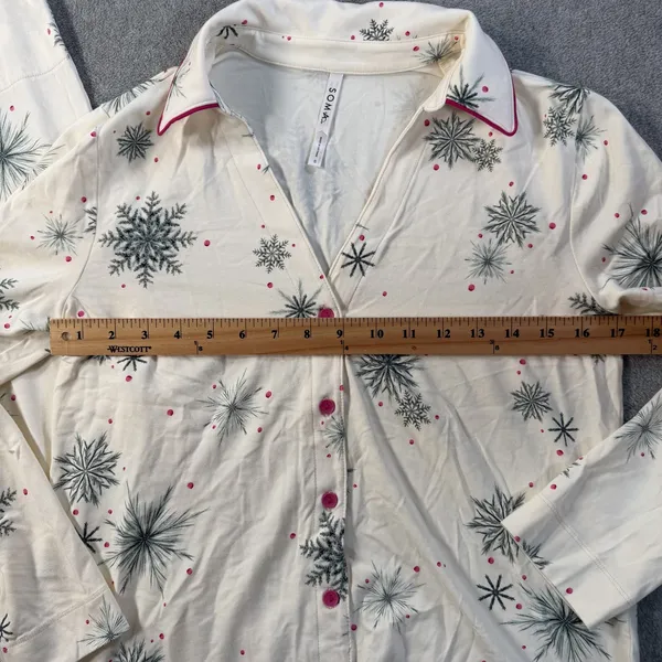 SOMA Women's Small Embraceable Pajama Set Long Sleeve Cream Snowflake Winter - Image 6