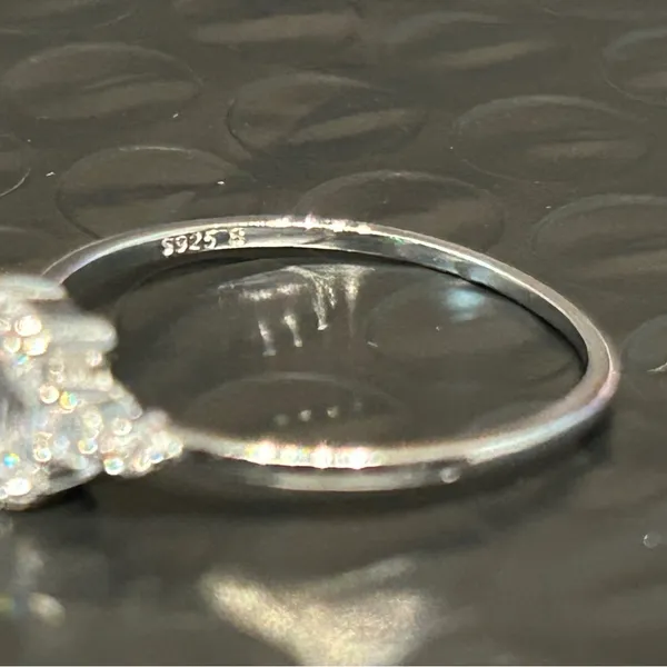 Elegant Silver 925 Ring with Clear Gemstone NWOT - Image 3