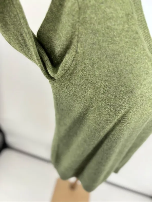 Aspen 2- Ply Cashmere V Neck Sweater Green Size Medium - Image 5