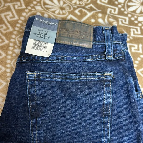 Wrangler NWT Blues Relaxed Fit - Image 2