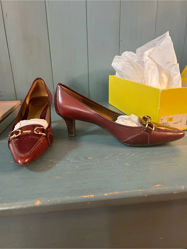 Circa by Joan David Women’s Pointed Leather Loafers w/Gold Bit Burgundy | Size 7 - Image 7