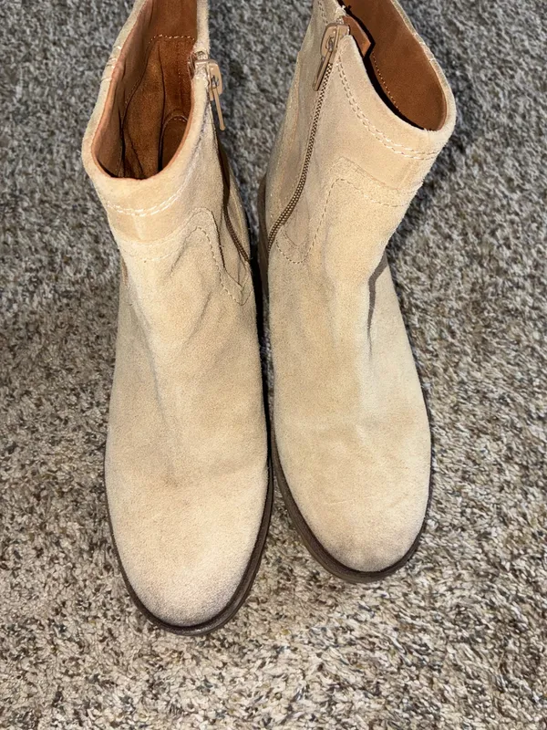 Tan Boots Size 7.5 - Image 3