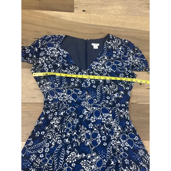 J.Crew Dress Size 6 Chiffon Black White Blue Floral V‑Neck Short Sleeve Flowy - Image 7