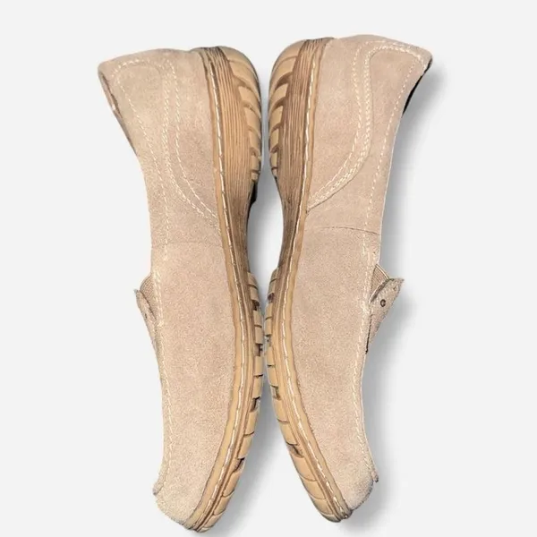 Naturalizer Beige Suede Slip On Loafers, size 6 - Image 4