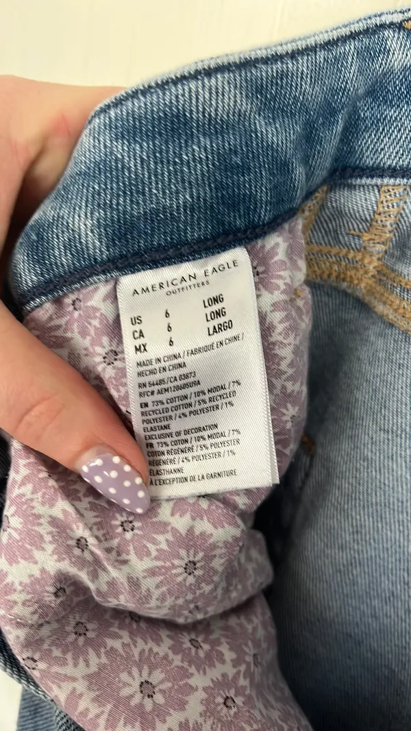 Outfitters Mom Jeans - Image 3