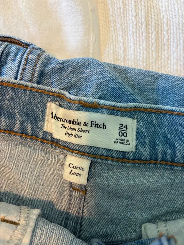 Abercrombie “the mom short” - Image 3
