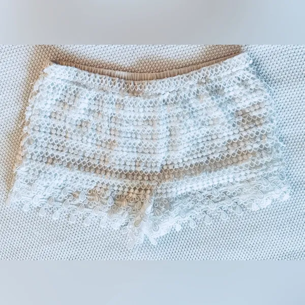 LULU’S Sassy White Lace Shorts 10” - Image 8