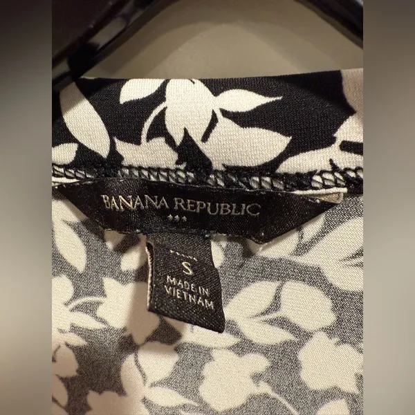 Banana Republic‎ Monochrome Floral romper Size S - Image 5