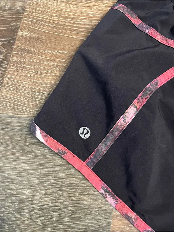 lululemon athletica Black Athletic Tracker Shorts Size 8 - Image 5