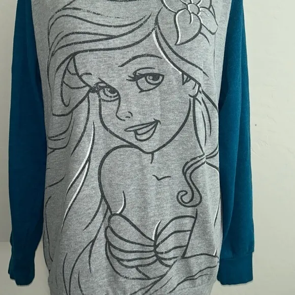 5/$30 🎈 Disney medium Ariel little mermaid pullover‎ sweatshirt - Image 2