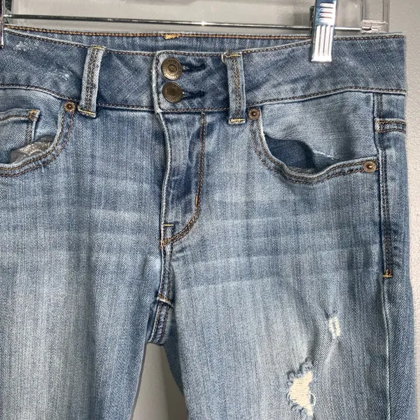American Eagle Outfitters Light Blue Cropped Artist Ripped Jeans Size 6 - Image 6