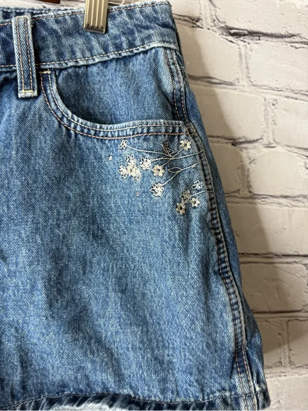 Hollister Blue Denim Women's Embroidered Shorts size 10 - Image 3