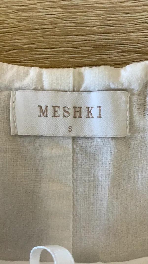Meshki White Floral Cropped Tank Top - Image 3