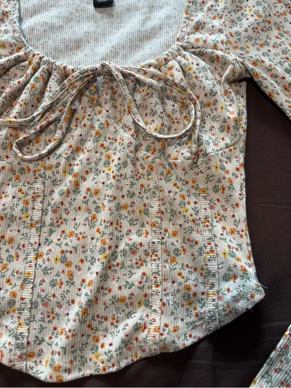 Brandy Melville Cream Floral Long-Sleeve Tie Front Top - Image 3