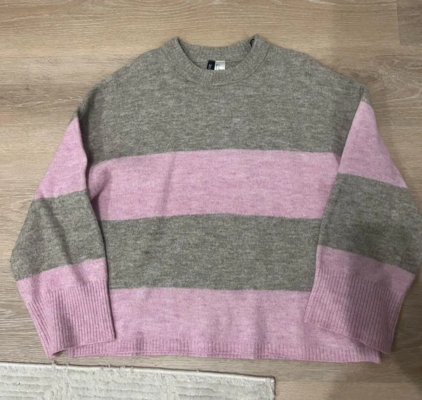 H&M Sweater - Image 2