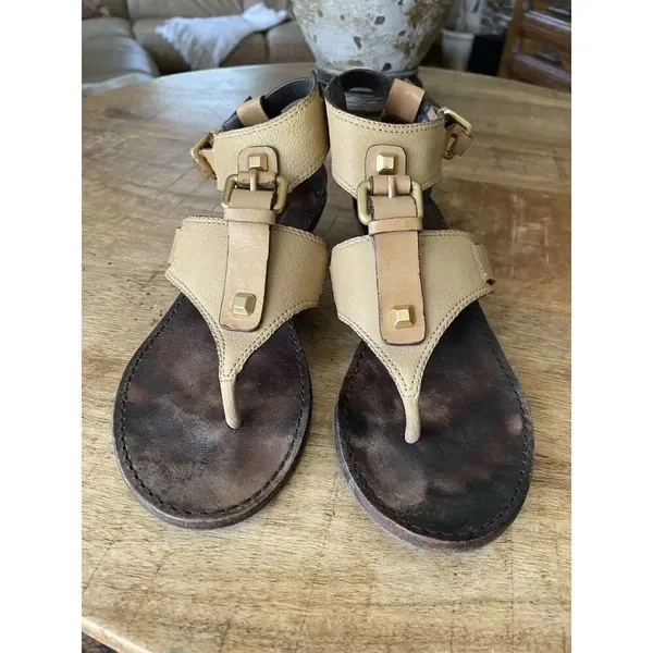 BCBMAXAZRIA! Brazil Women’s Genuine Leather Sandals Size 8B - Image 2