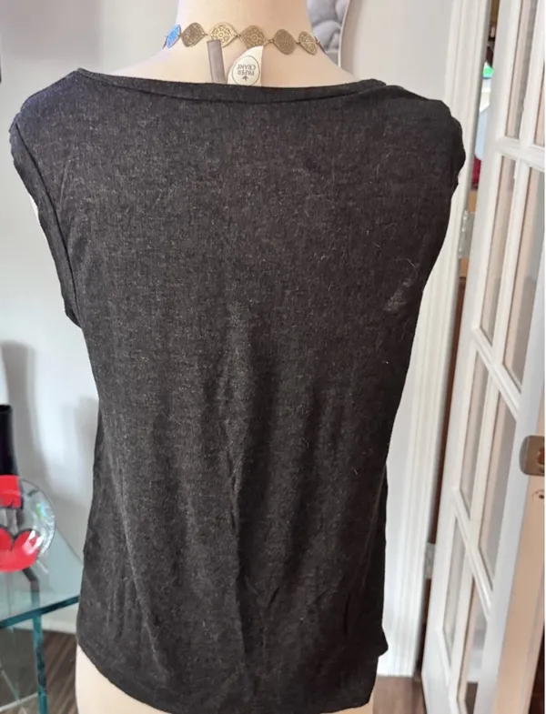 Paper Crane "Free Hugs" Sleeveless Tank Top - Image 3