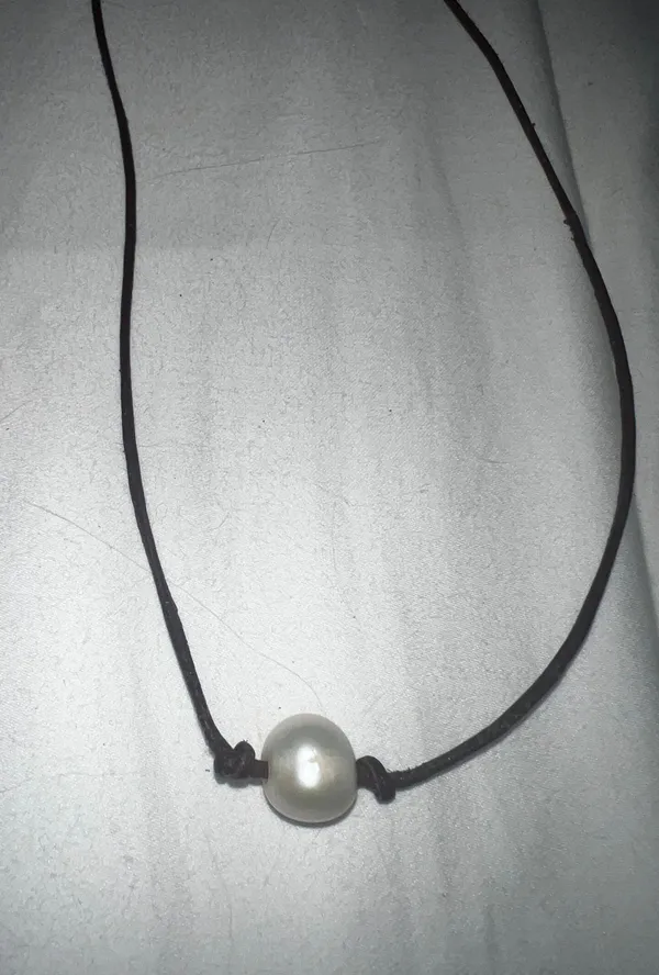 Pearl Necklace Brown - Image 2