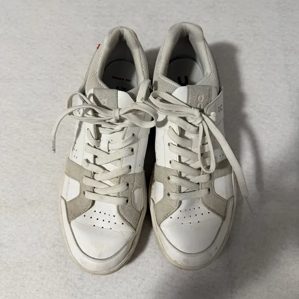 On Running The Roger Clubhouse White Grey Gold Women 9.5 Sneakers 48.99436 - Image 4